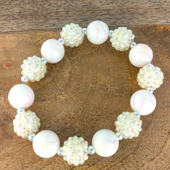 Pearlescant Beaded Bracelet - Picture 2 of 4
